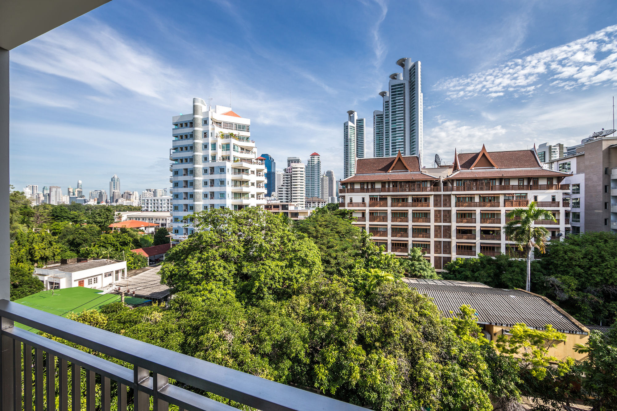 Like Sukhumvit 22 Aparthotel Bangkok Exterior photo